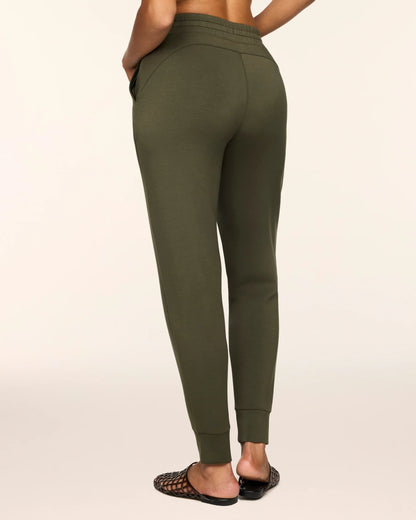 SPANX AirEssentials® Slim Cuff Jogger - Monstera