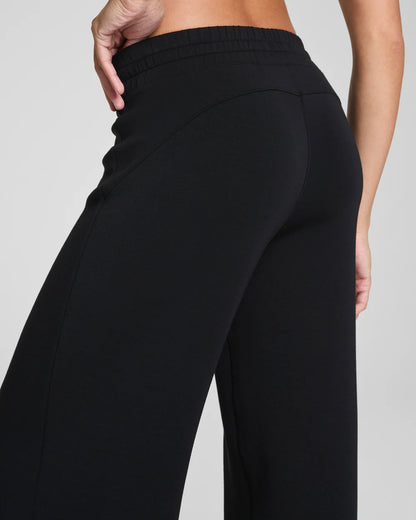 Petite SPANX AirEssentials® Wide Leg Pant - Very Black